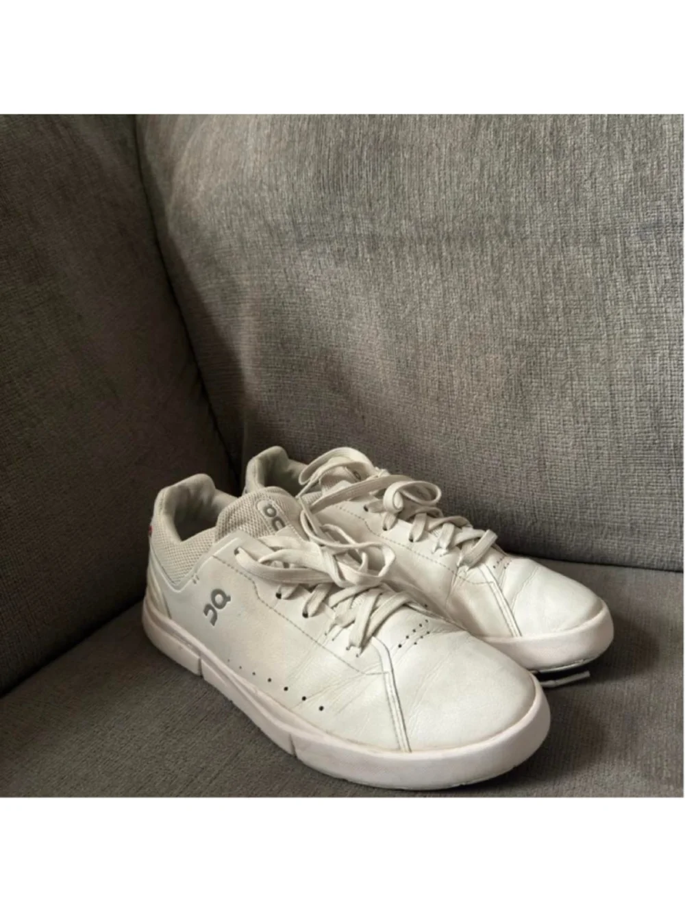 On Running Cloudswift white sneakers #running #cloudswift